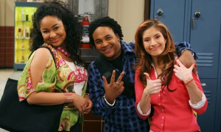 orlando in the middle with raven on the set on thats so raven 